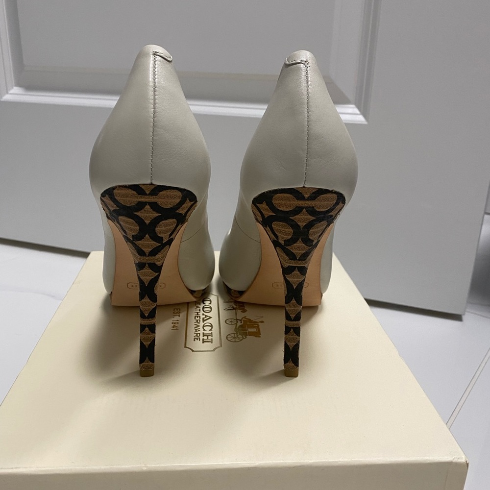 Stunning Coach Heels!! 🤩